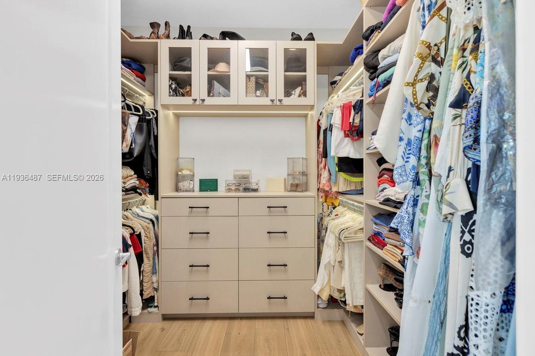 En Venta: $2,490,000 (5 camas, 5 baños, 3687 Pies cuadrados)