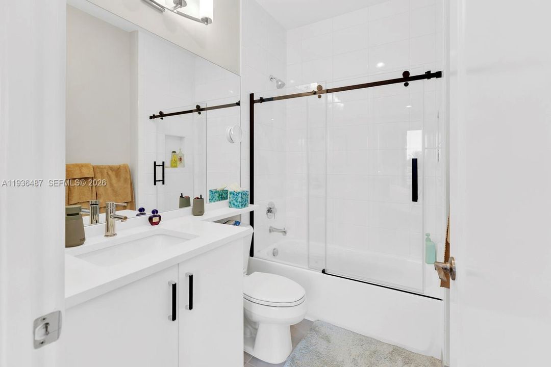 En Venta: $2,490,000 (5 camas, 5 baños, 3687 Pies cuadrados)