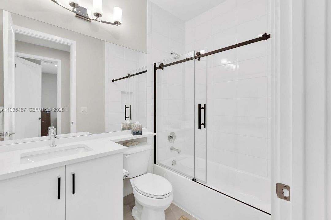 En Venta: $2,490,000 (5 camas, 5 baños, 3687 Pies cuadrados)