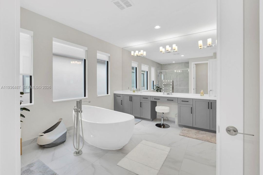 En Venta: $2,490,000 (5 camas, 5 baños, 3687 Pies cuadrados)