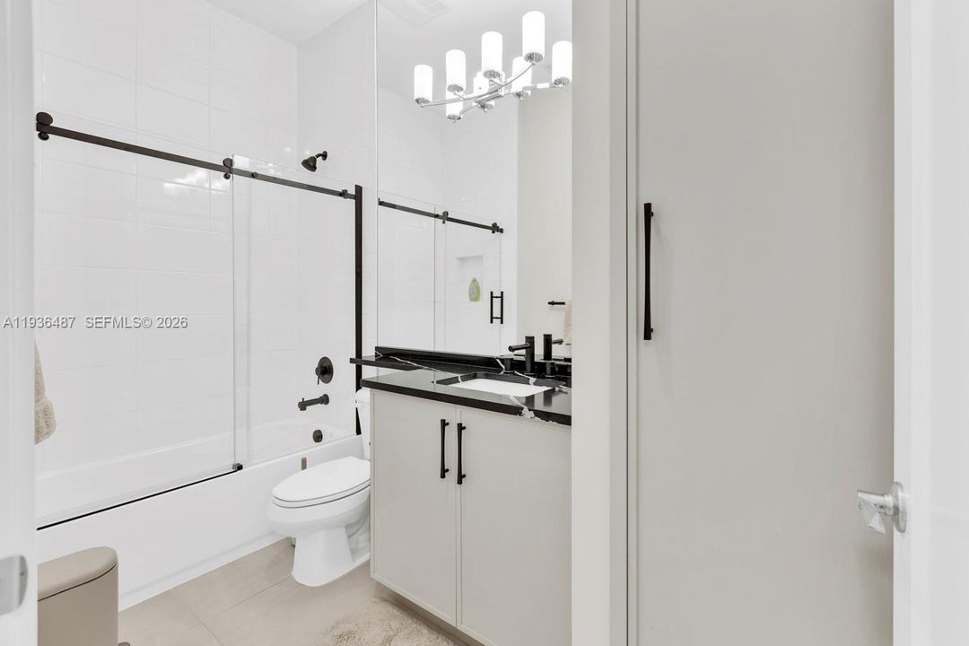 En Venta: $2,490,000 (5 camas, 5 baños, 3687 Pies cuadrados)