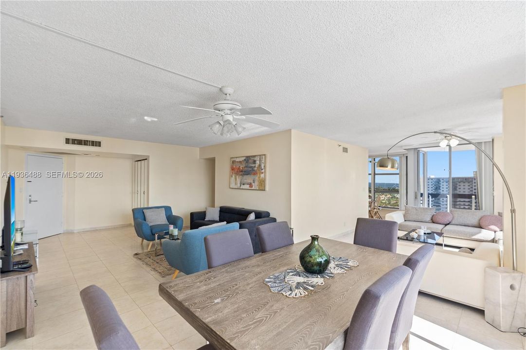 待售: $650,000 (3 贝兹, 3 浴室, 1722 平方英尺)