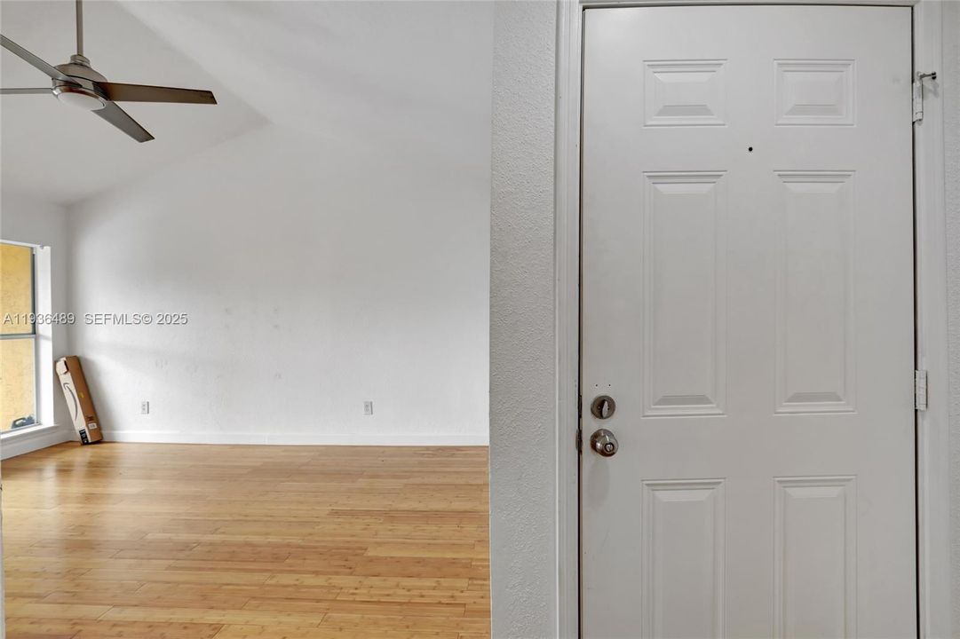 For Rent: $1,800 (1 beds, 1 baths, 950 Square Feet)