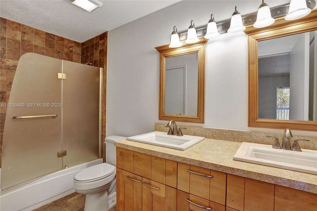 For Rent: $1,800 (1 beds, 1 baths, 950 Square Feet)