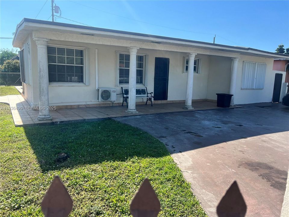 出租: $1,500 (3 贝兹, 1 浴室, 1765 平方英尺)