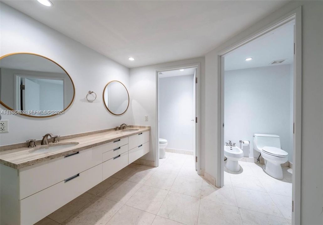 For Rent: $13,500 (3 beds, 3 baths, 2480 Square Feet)