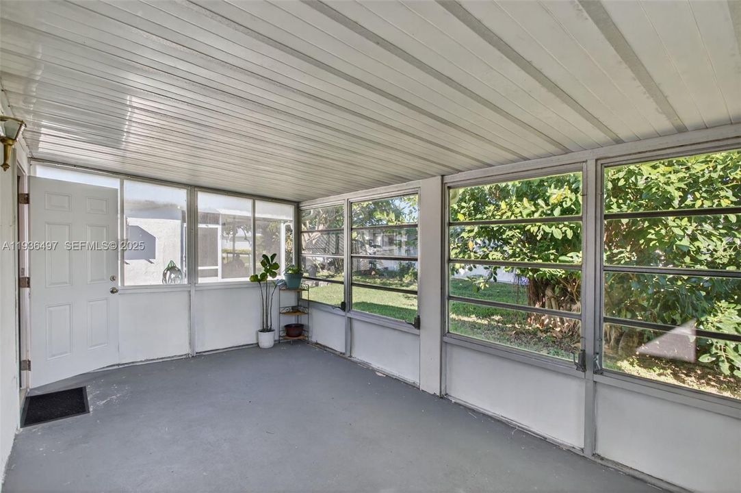 待售: $260,000 (2 贝兹, 1 浴室, 864 平方英尺)