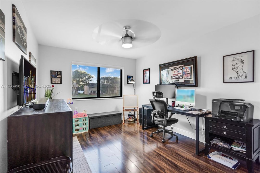 For Sale: $575,000 (3 beds, 2 baths, 1980 Square Feet)