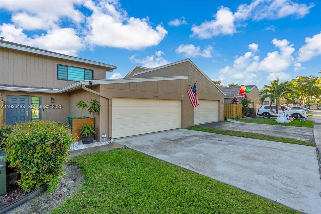 For Sale: $575,000 (3 beds, 2 baths, 1980 Square Feet)