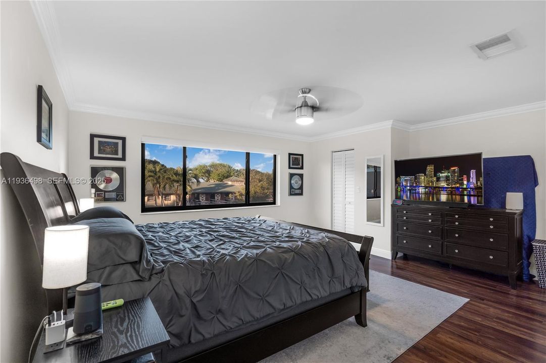 For Sale: $575,000 (3 beds, 2 baths, 1980 Square Feet)