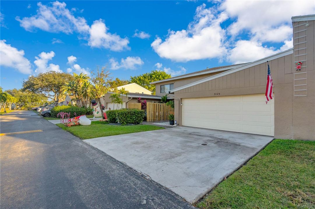 For Sale: $575,000 (3 beds, 2 baths, 1980 Square Feet)