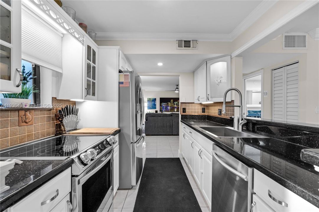 For Sale: $575,000 (3 beds, 2 baths, 1980 Square Feet)