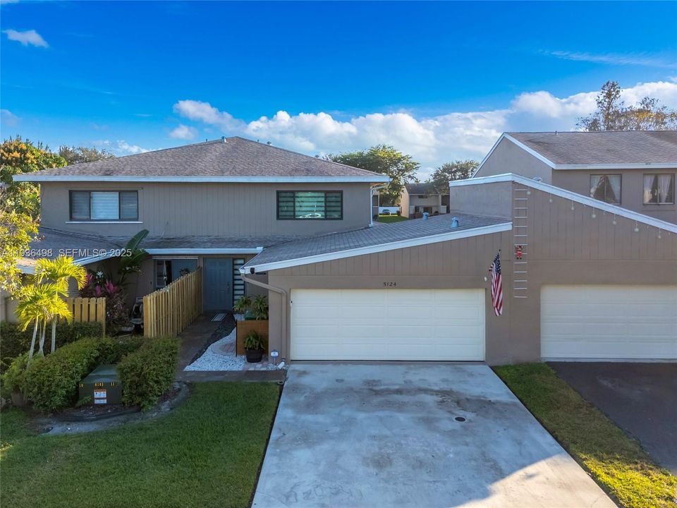 For Sale: $575,000 (3 beds, 2 baths, 1980 Square Feet)