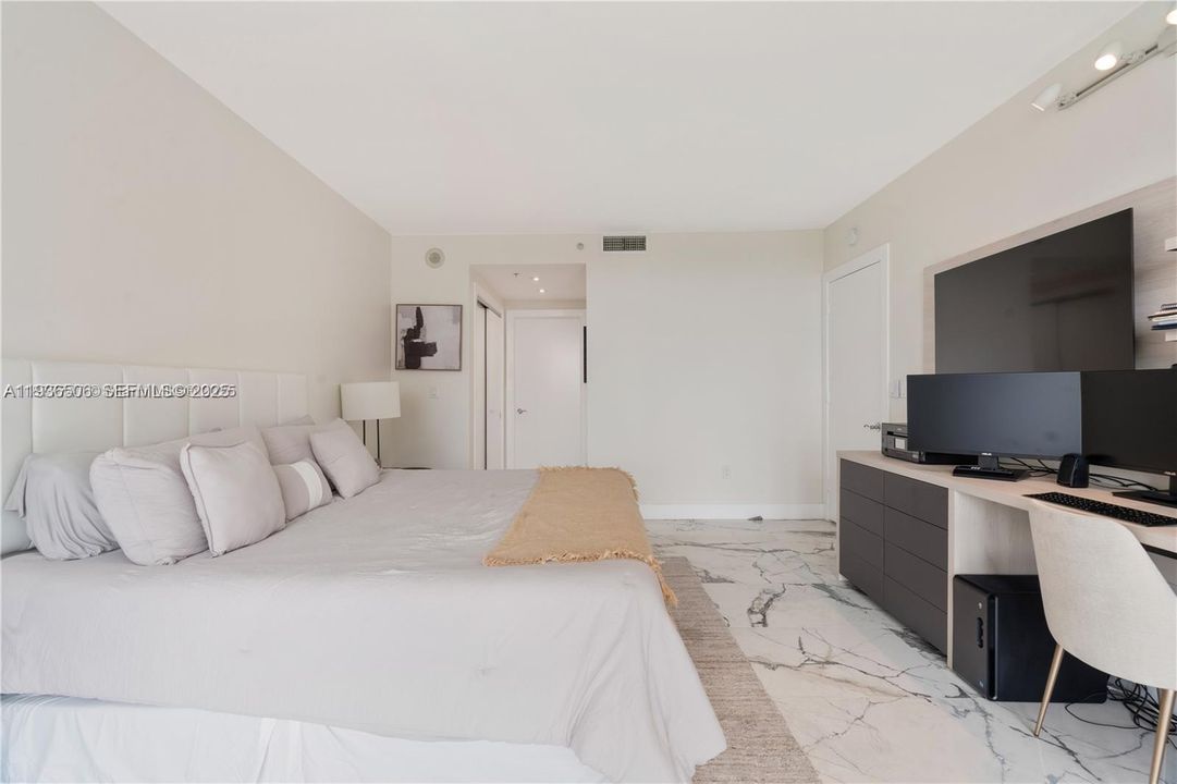 For Sale: $1,750,000 (2 beds, 2 baths, 1540 Square Feet)