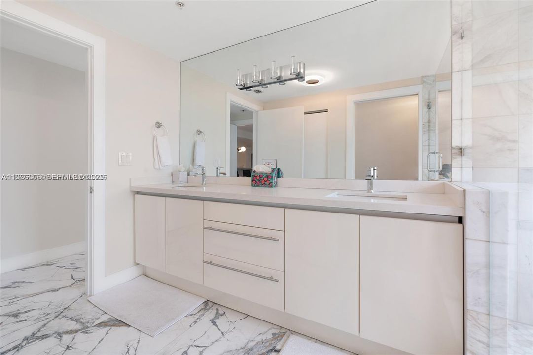 For Sale: $1,750,000 (2 beds, 2 baths, 1540 Square Feet)