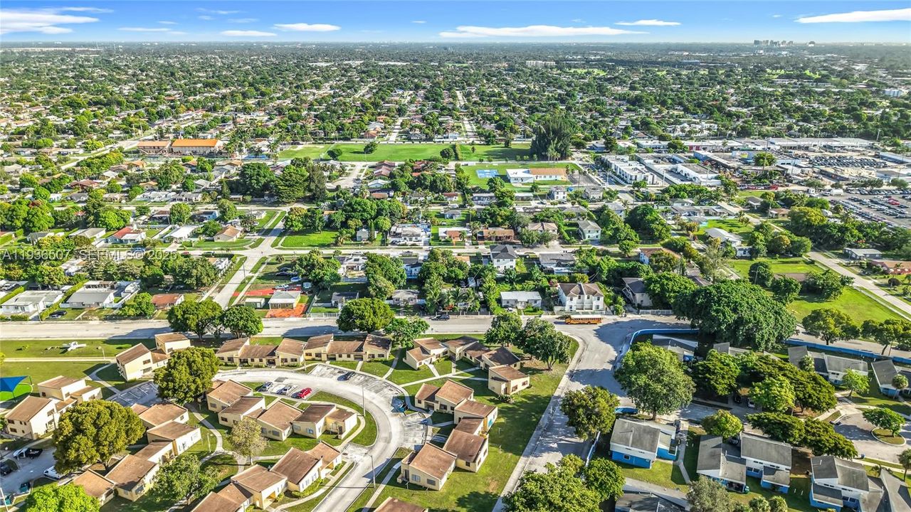 待售: $515,900 (2 贝兹, 1 浴室, 924 平方英尺)