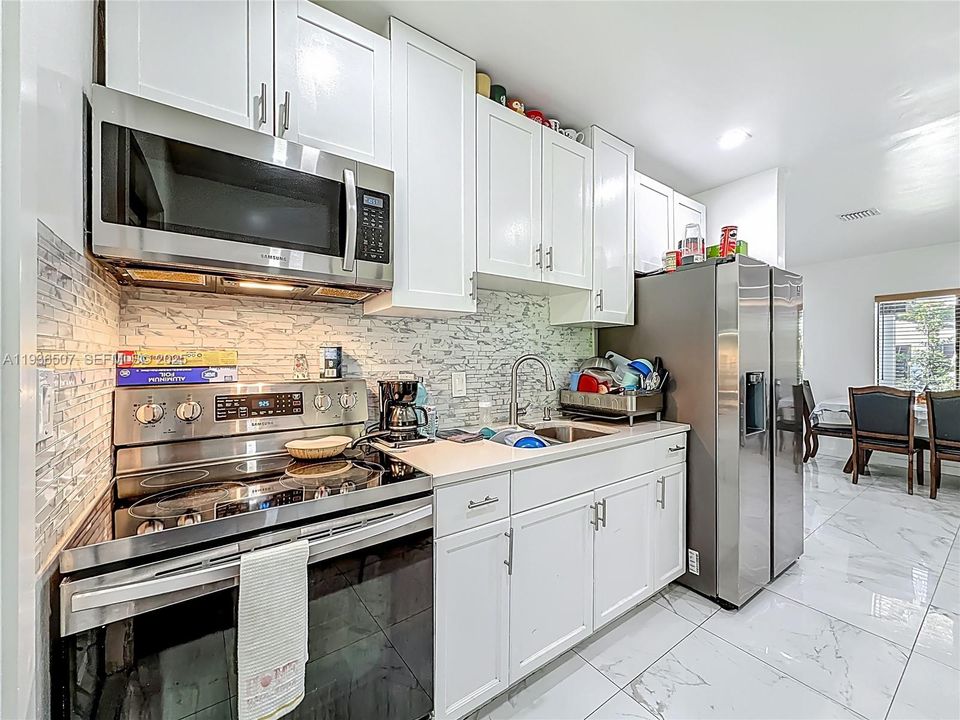 待售: $515,900 (2 贝兹, 1 浴室, 924 平方英尺)