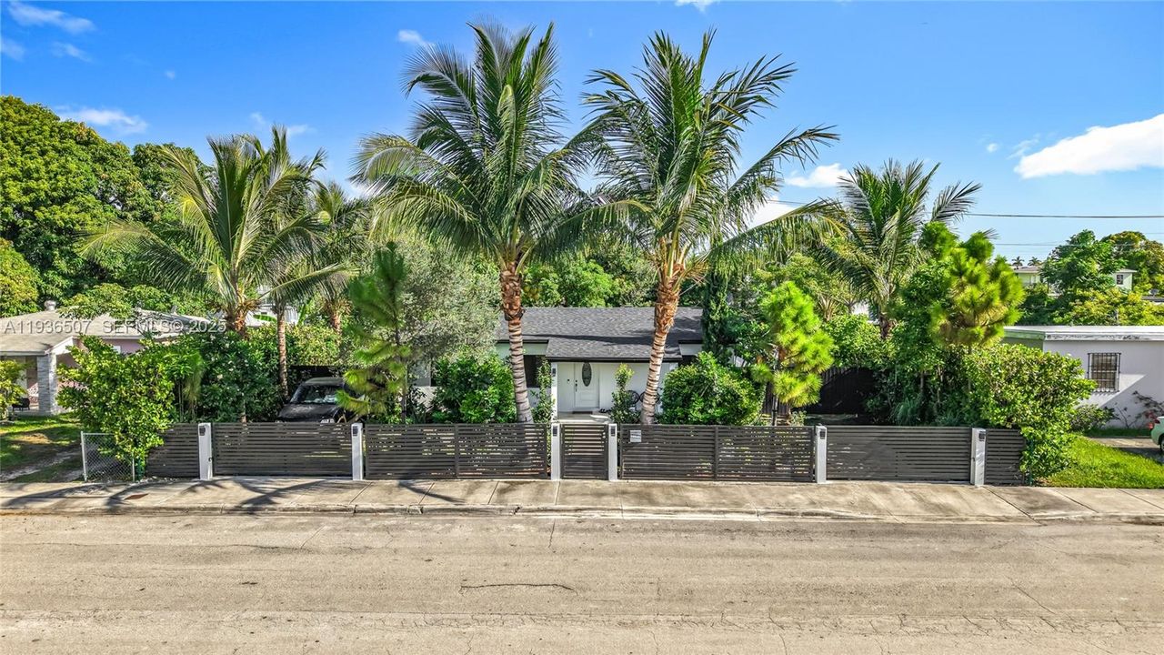 待售: $515,900 (2 贝兹, 1 浴室, 924 平方英尺)