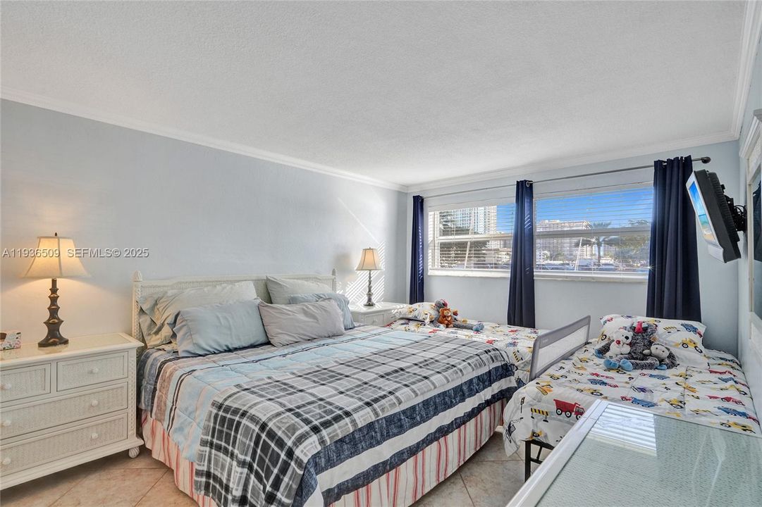 待售: $289,900 (1 贝兹, 2 浴室, 890 平方英尺)