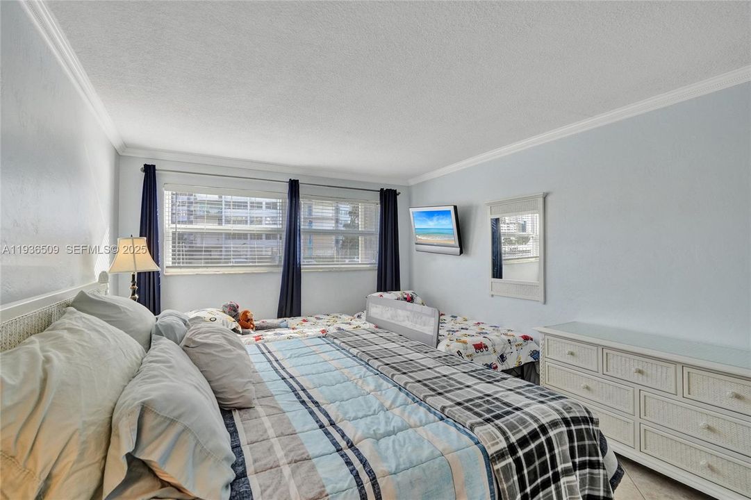 待售: $289,900 (1 贝兹, 2 浴室, 890 平方英尺)