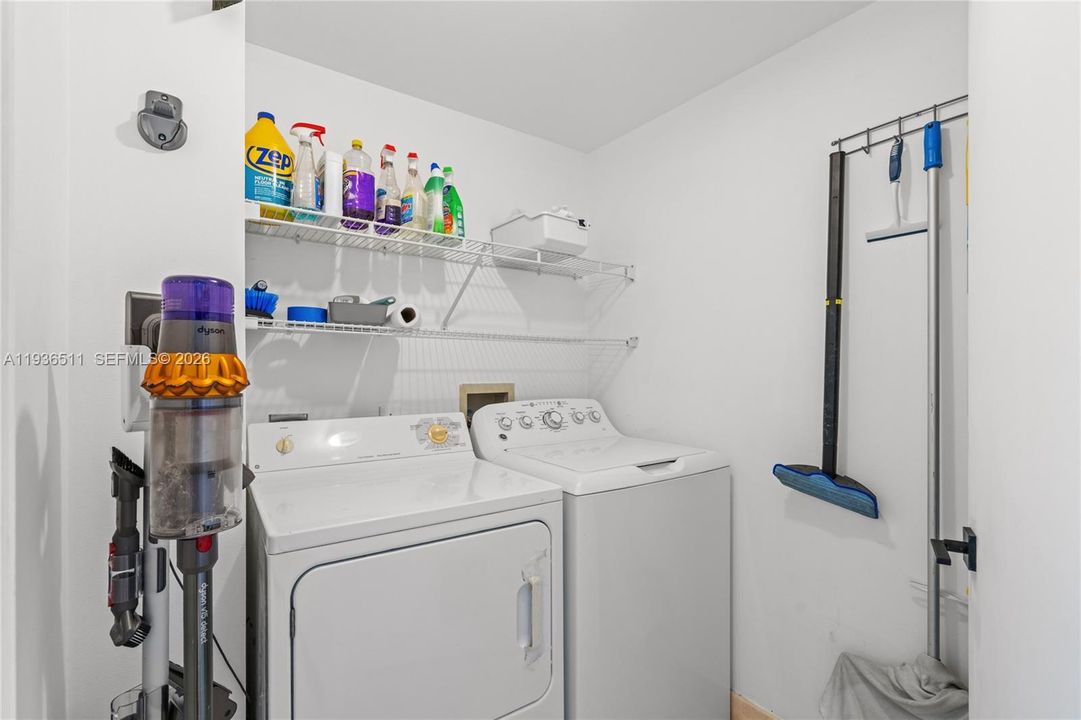 For Sale: $849,000 (3 beds, 2 baths, 1700 Square Feet)