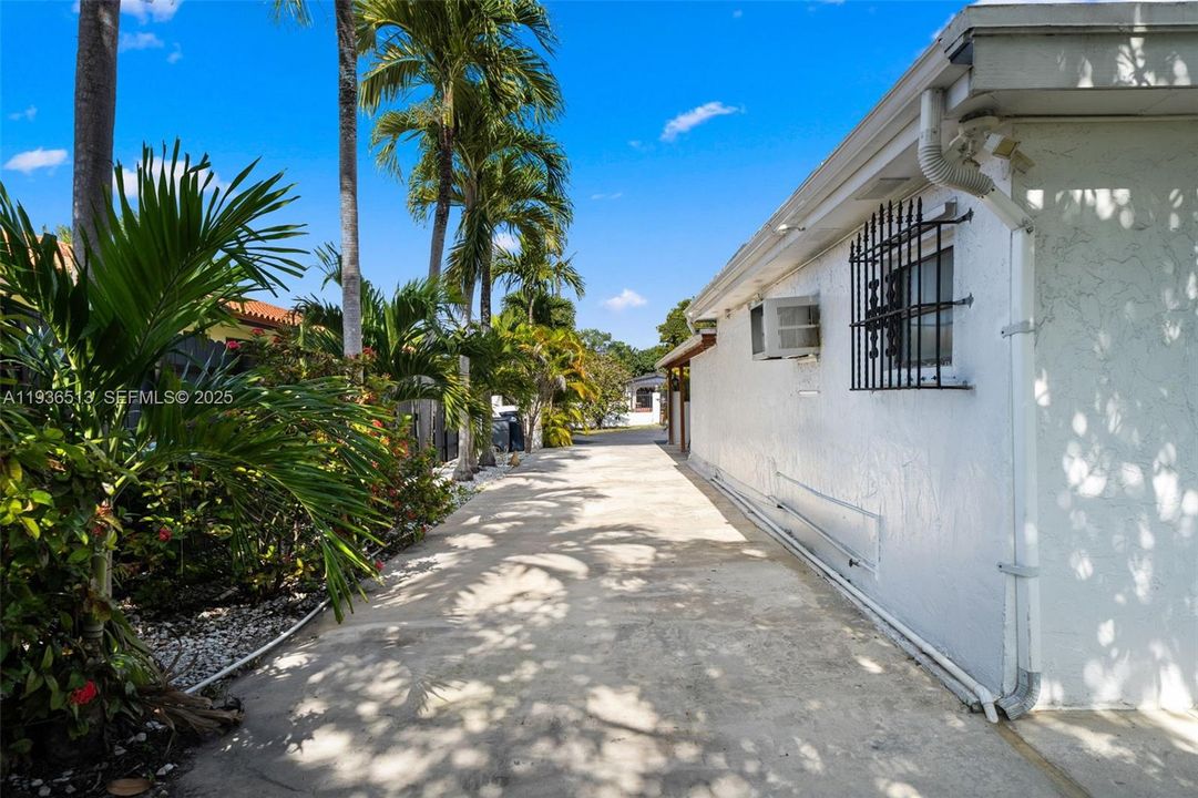 For Sale: $900,000 (0.30 acres)