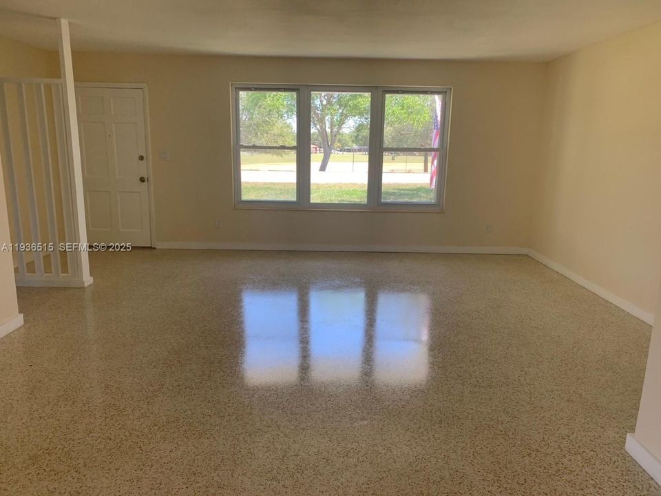For Rent: $3,800 (3 beds, 2 baths, 1352 Square Feet)