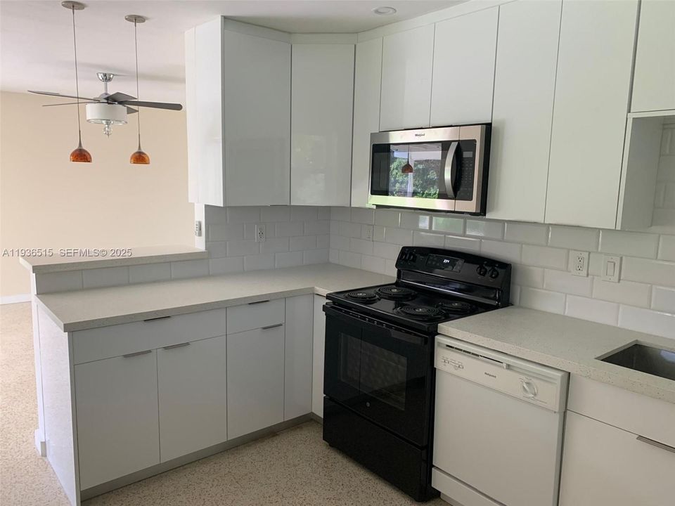 For Rent: $3,800 (3 beds, 2 baths, 1352 Square Feet)