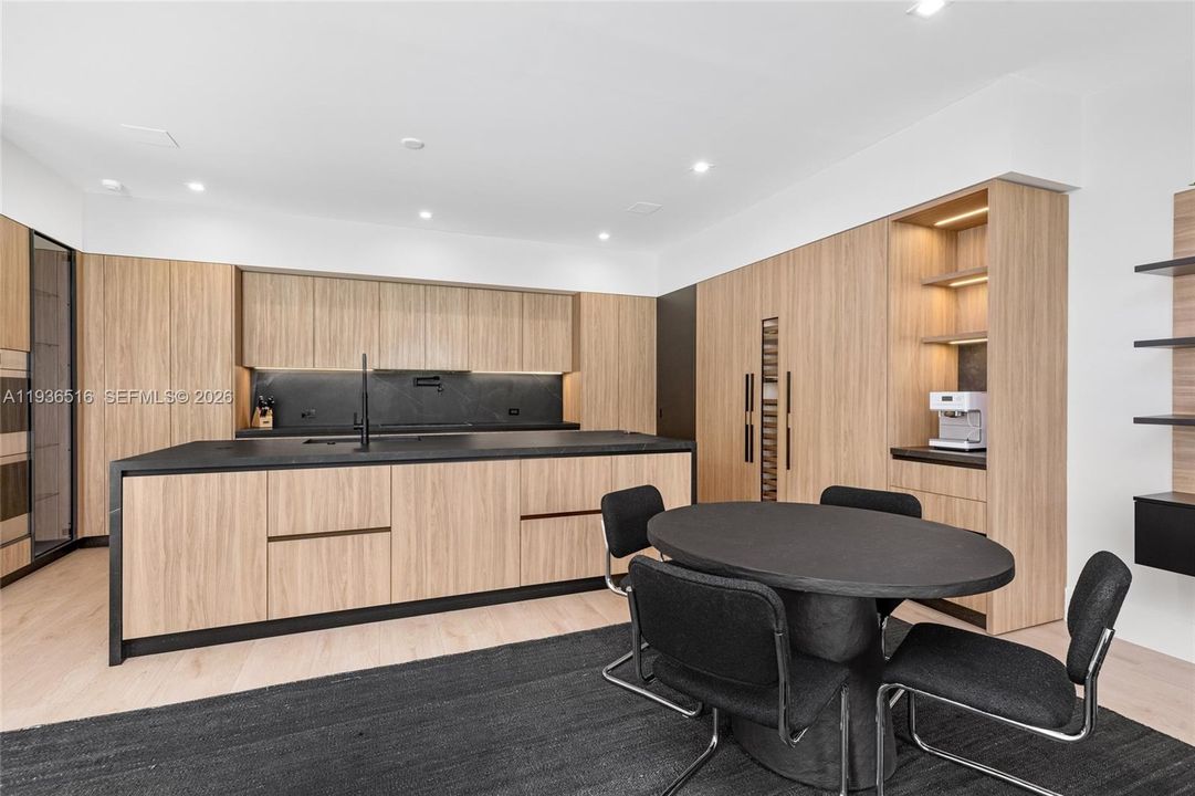 На продажу: $6,845,000 (6 спален, 6 ванн, 6847 Квадратных фут)