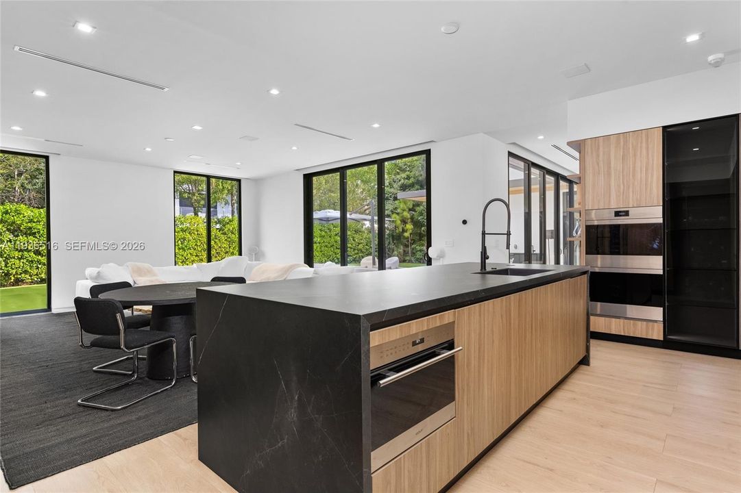 На продажу: $6,845,000 (6 спален, 6 ванн, 6847 Квадратных фут)