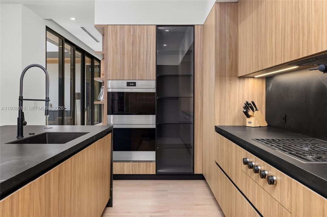 На продажу: $6,845,000 (6 спален, 6 ванн, 6847 Квадратных фут)