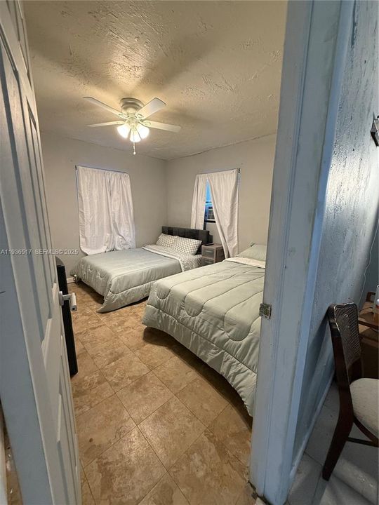 For Rent: $1,400 (2 beds, 1 baths, 1300 Square Feet)