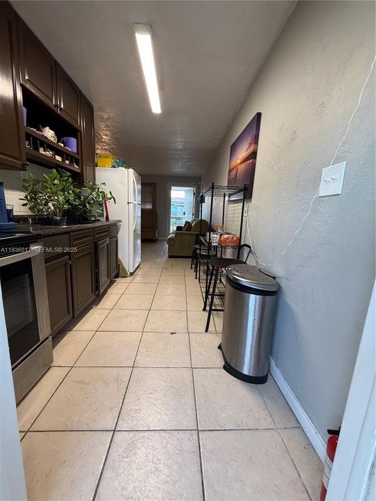 For Rent: $1,400 (2 beds, 1 baths, 1300 Square Feet)