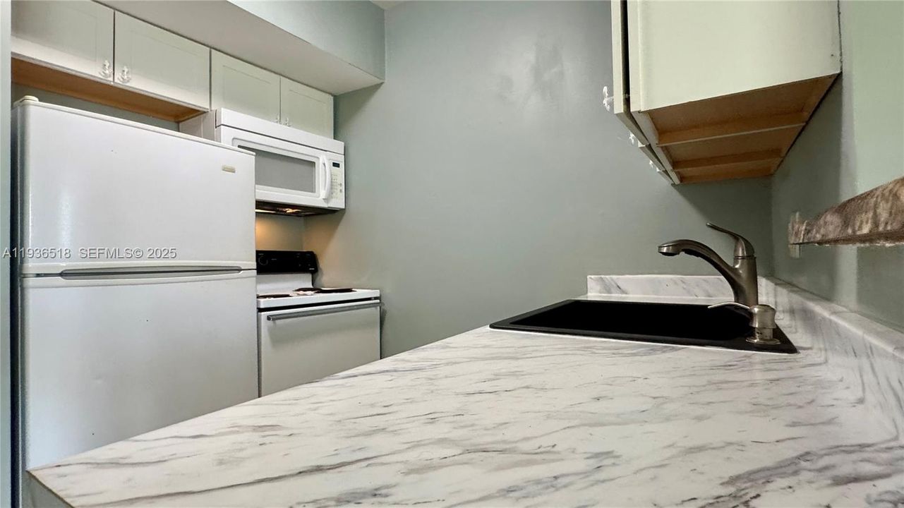 На продажу: $129,000 (1 спален, 1 ванн, 720 Квадратных фут)