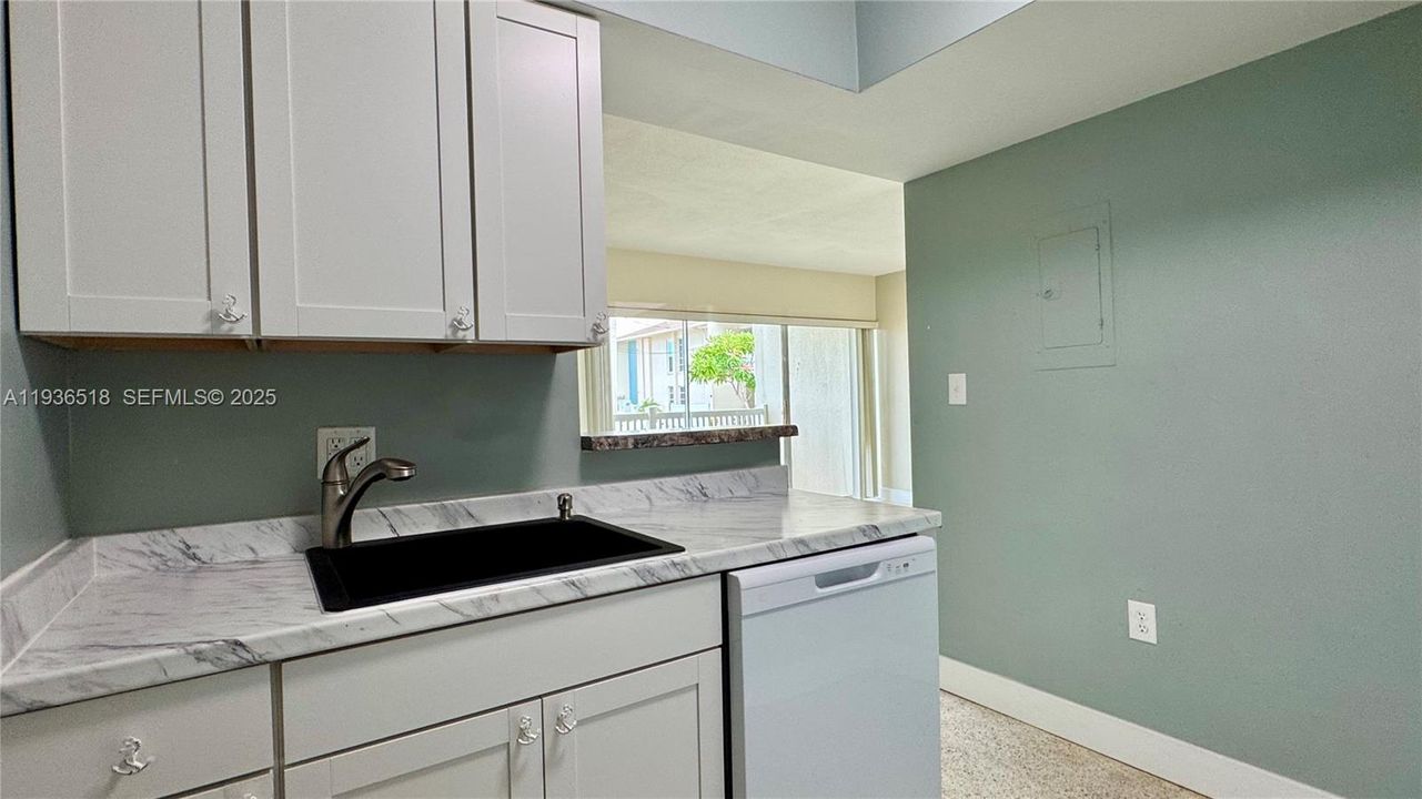 На продажу: $129,000 (1 спален, 1 ванн, 720 Квадратных фут)