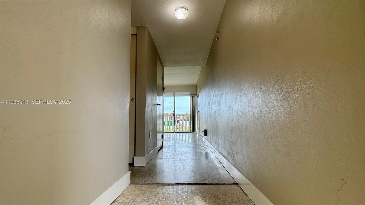 На продажу: $129,000 (1 спален, 1 ванн, 720 Квадратных фут)