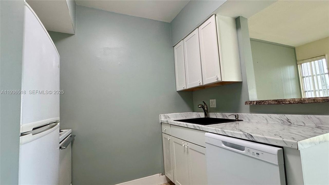 На продажу: $129,000 (1 спален, 1 ванн, 720 Квадратных фут)