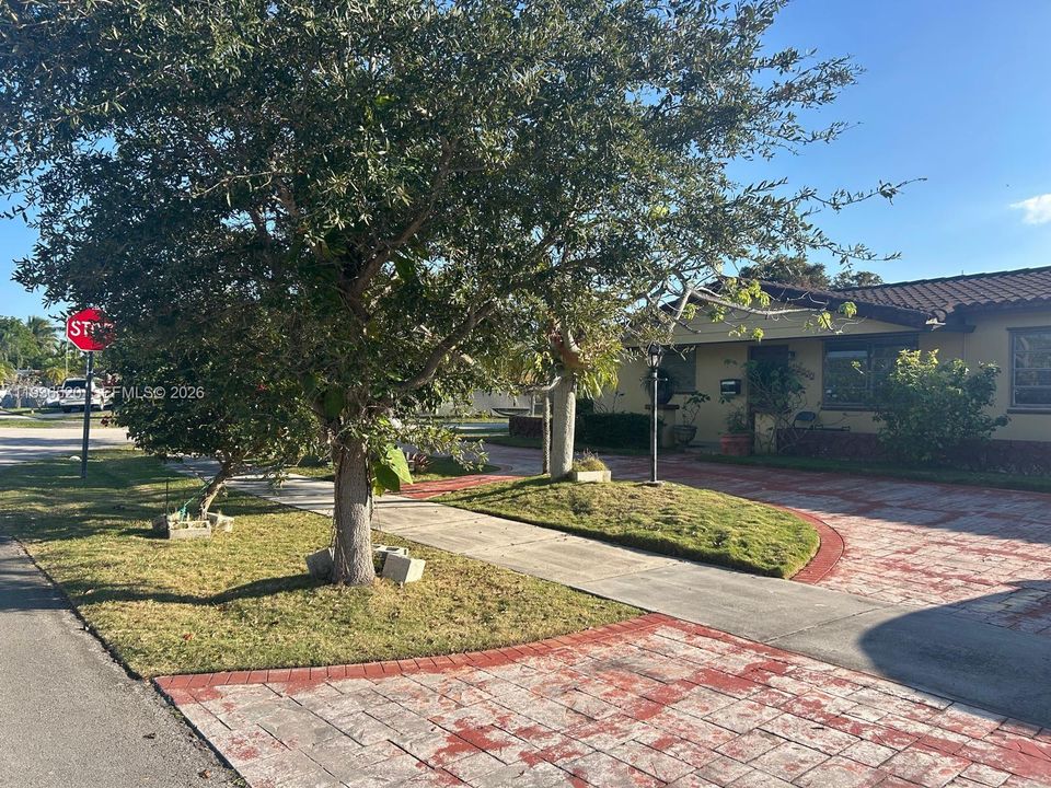 En Venta: $780,000 (3 camas, 2 baños, 1300 Pies cuadrados)