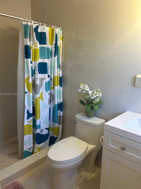 En Venta: $780,000 (3 camas, 2 baños, 1300 Pies cuadrados)