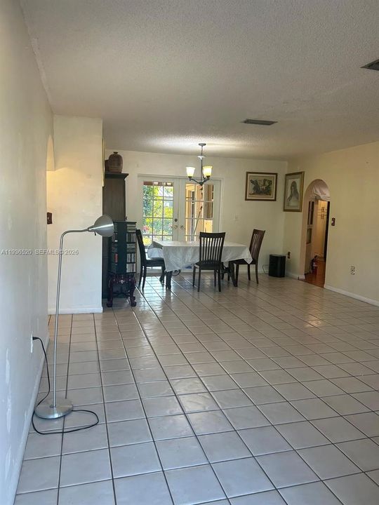 En Venta: $780,000 (3 camas, 2 baños, 1300 Pies cuadrados)