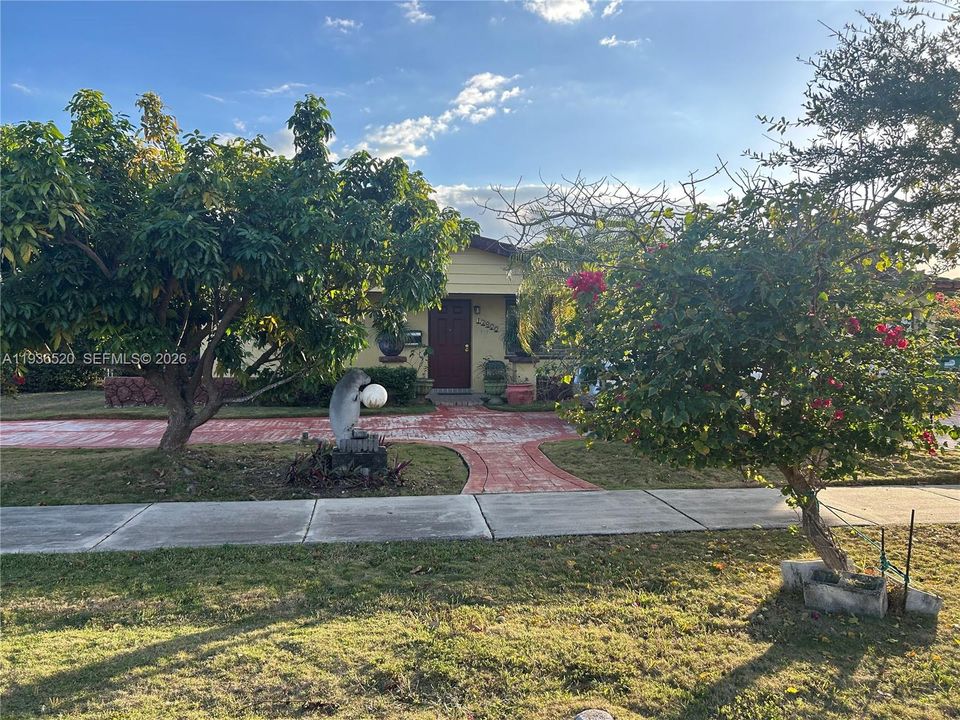 En Venta: $780,000 (3 camas, 2 baños, 1300 Pies cuadrados)