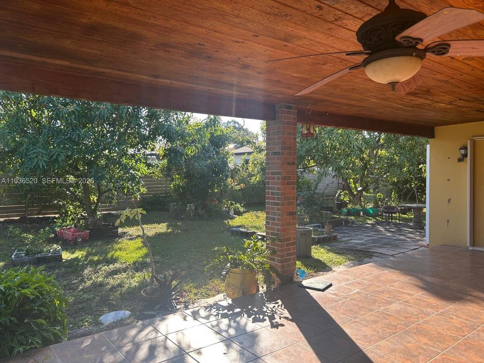 En Venta: $780,000 (3 camas, 2 baños, 1300 Pies cuadrados)