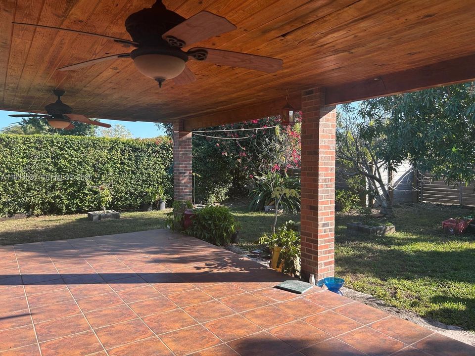 En Venta: $780,000 (3 camas, 2 baños, 1300 Pies cuadrados)