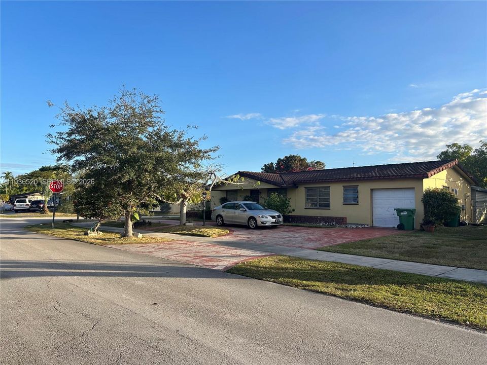 En Venta: $780,000 (3 camas, 2 baños, 1300 Pies cuadrados)