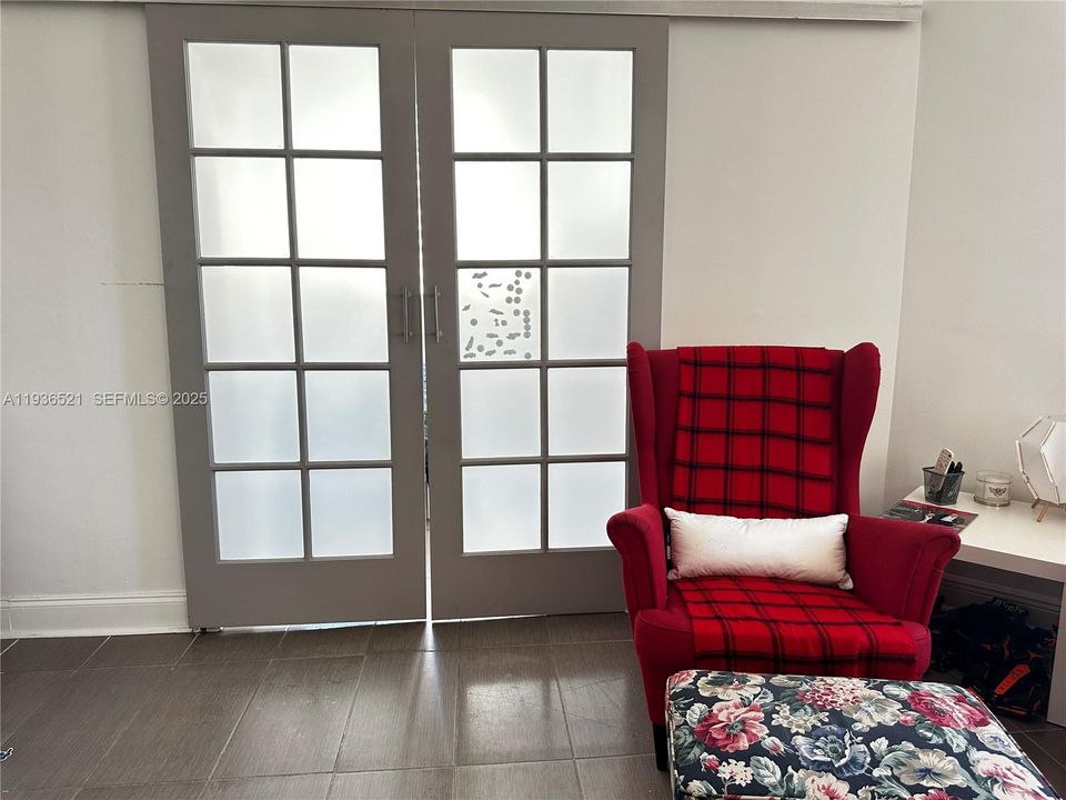 2nd bedroom entrance