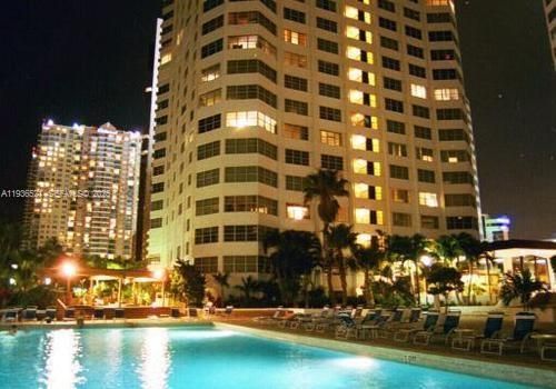 En Renta: $3,450 (2 camas, 2 baños, 990 Pies cuadrados)