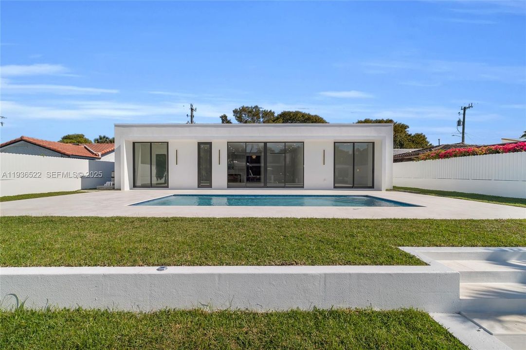 For Sale: $4,700,000 (4 beds, 3 baths, 2235 Square Feet)