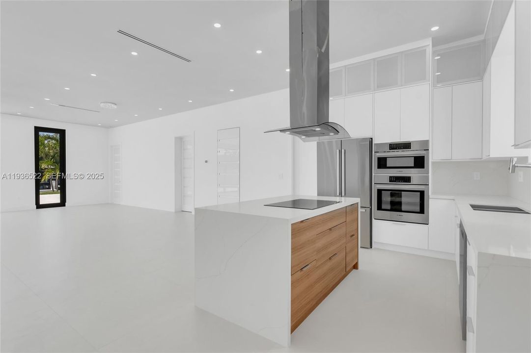 For Sale: $4,700,000 (4 beds, 3 baths, 2235 Square Feet)