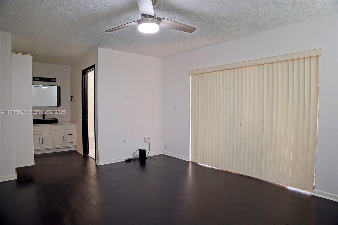 待售: $760,000 (4 贝兹, 2 浴室, 1899 平方英尺)