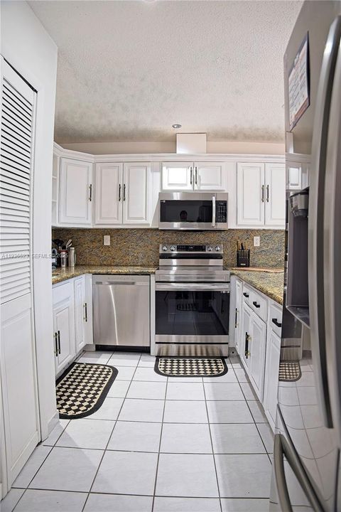 待售: $760,000 (4 贝兹, 2 浴室, 1899 平方英尺)